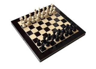 Шахматы и нарды, 45х45, чёрно-белые (рум.)