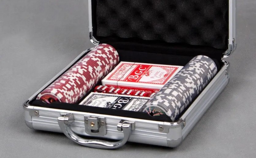 Set de poker de 100 de jetoane de 11,5 g fiecare, cu valoare nominală (carcasa de aluminiu)