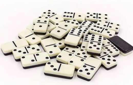 Componente joc de domino (în cutie cu magnet)